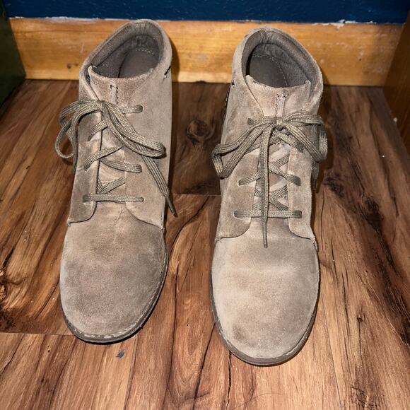 Olive Brown Clarks Sashlin Sue Suede Oxford Heeled Ankle Booties Size 10 - Picture 4 of 11